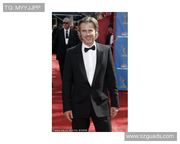 足坛巨星盛装亮相 西装合影展现绅士风度与团队魅力