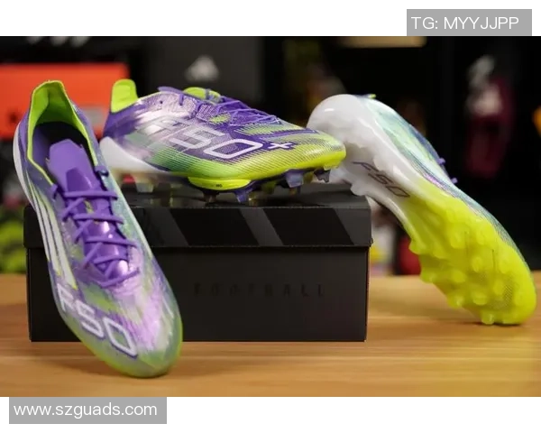 四大足球巨星穿着的顶级足球鞋盘点与评析