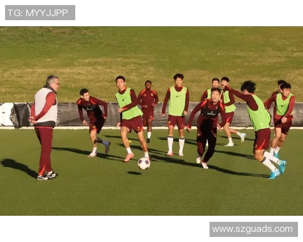 绿茵战魂闪耀赛场足球球星身披荣耀秋衣诠释拼搏精神